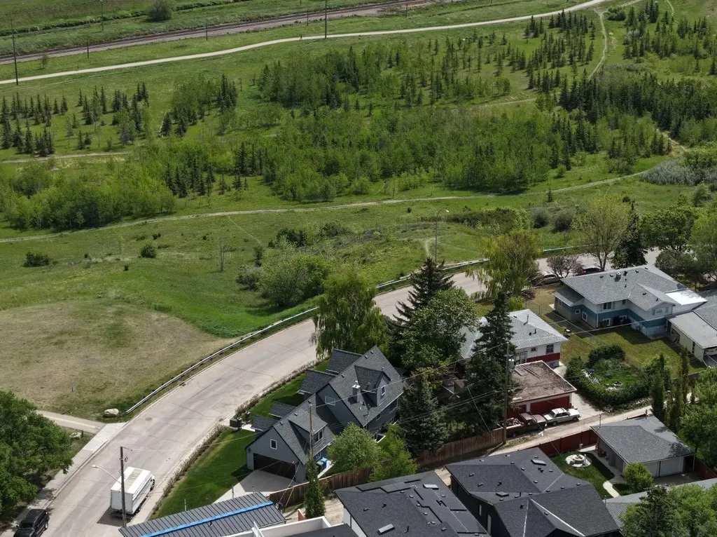 633 Regal Park NE Calgary AB T2E 0S6