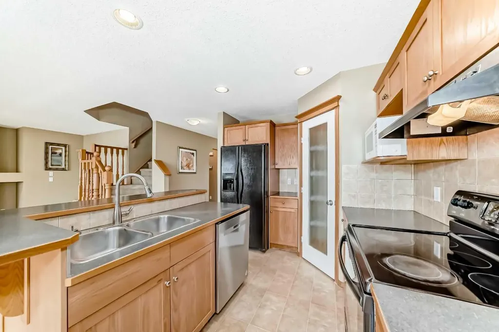 24 Evanscove Heights NW Calgary AB T3P 1G1