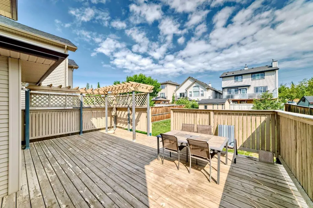 24 Evanscove Heights NW Calgary AB T3P 1G1