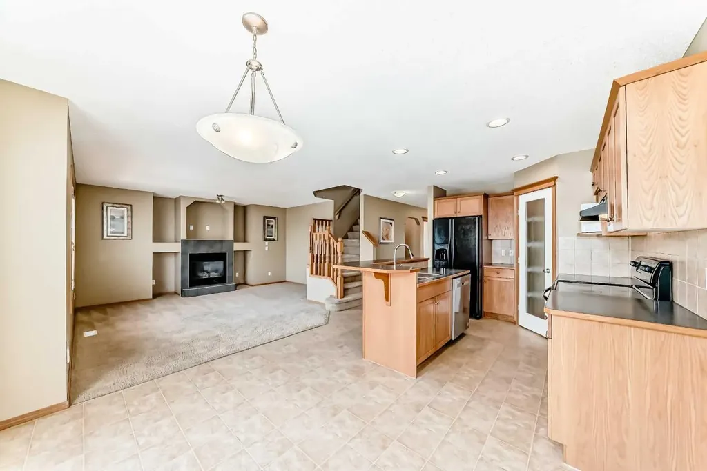24 Evanscove Heights NW Calgary AB T3P 1G1