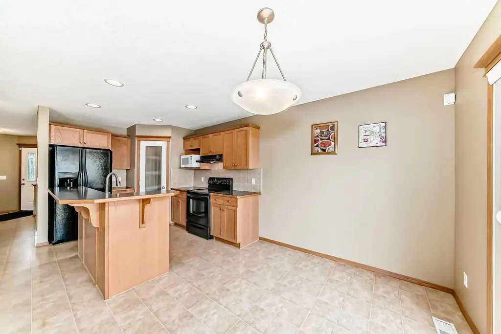 24 Evanscove Heights NW Calgary AB T3P 1G1