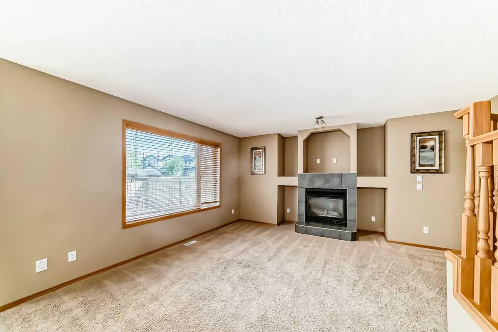24 Evanscove Heights NW Calgary AB T3P 1G1