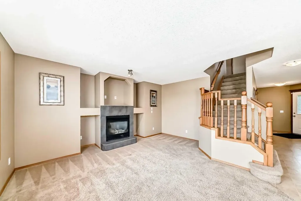 24 Evanscove Heights NW Calgary AB T3P 1G1