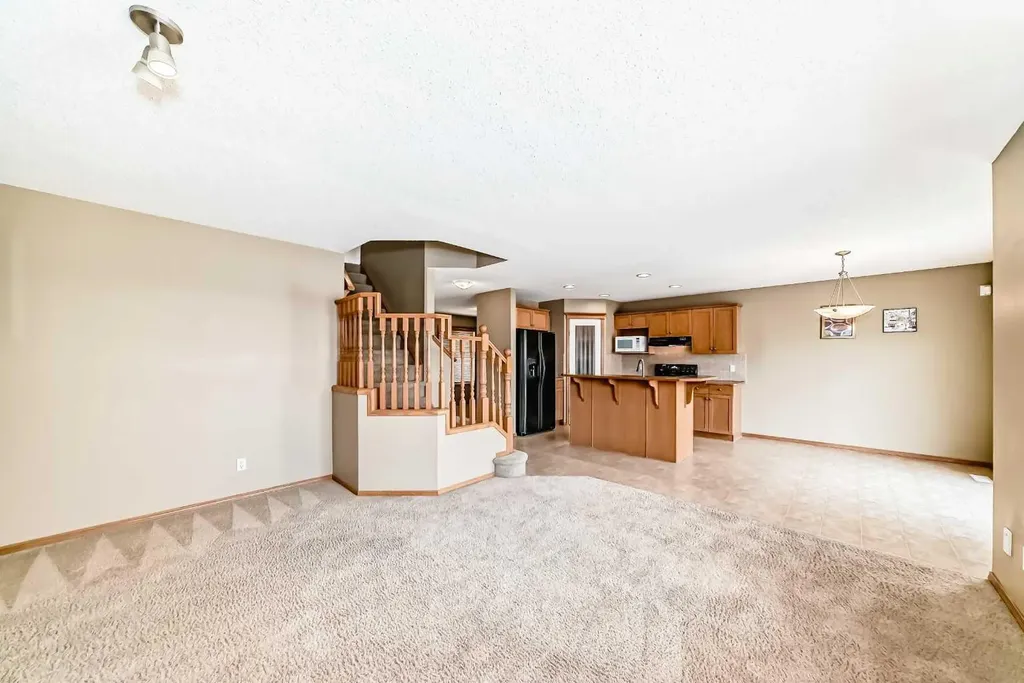 24 Evanscove Heights NW Calgary AB T3P 1G1