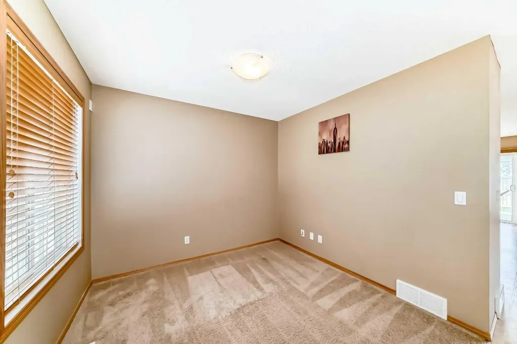 24 Evanscove Heights NW Calgary AB T3P 1G1