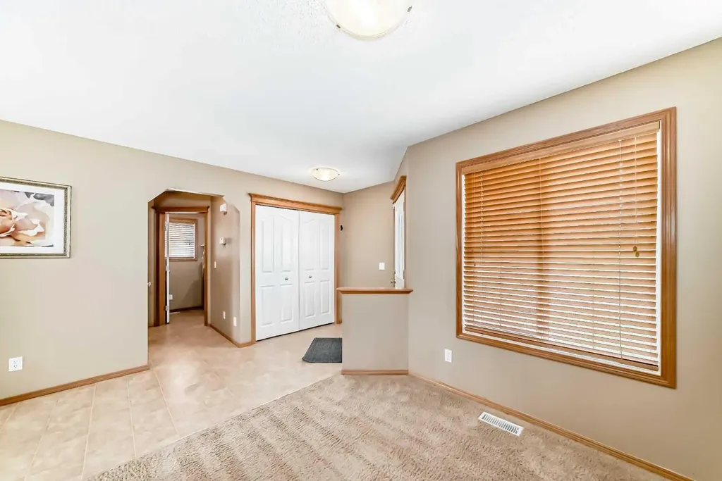 24 Evanscove Heights NW Calgary AB T3P 1G1