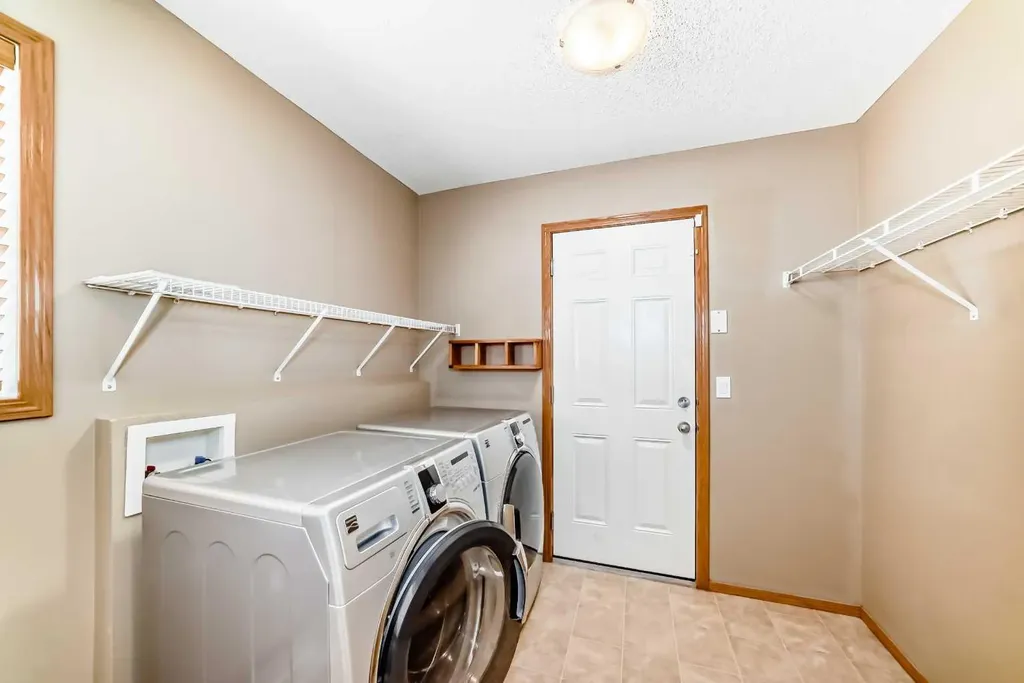 24 Evanscove Heights NW Calgary AB T3P 1G1