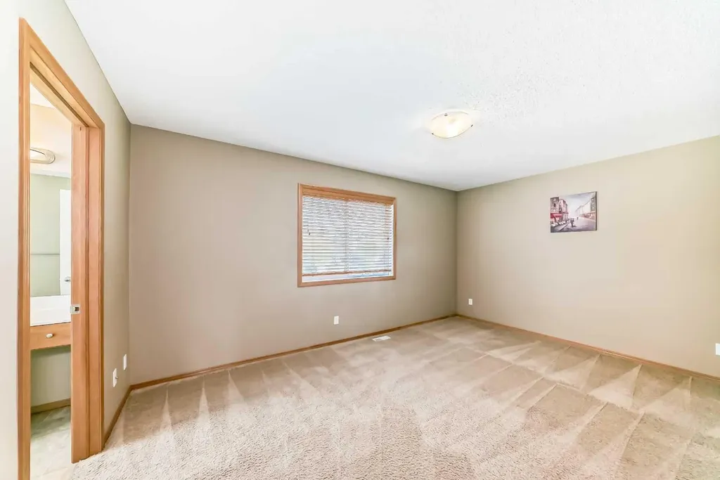 24 Evanscove Heights NW Calgary AB T3P 1G1