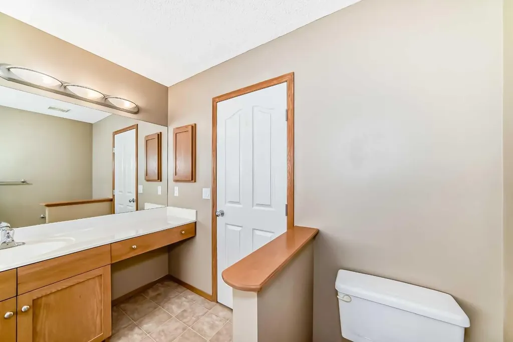 24 Evanscove Heights NW Calgary AB T3P 1G1