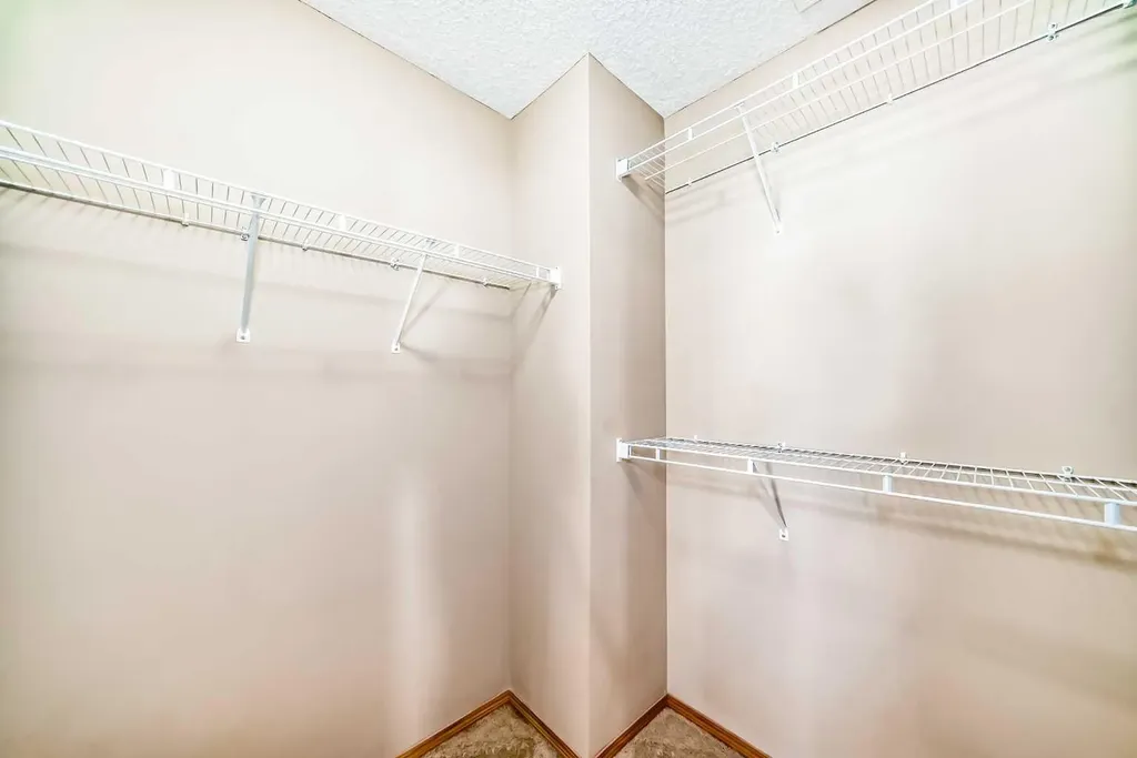 24 Evanscove Heights NW Calgary AB T3P 1G1
