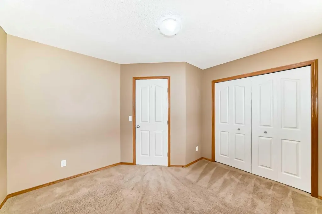 24 Evanscove Heights NW Calgary AB T3P 1G1