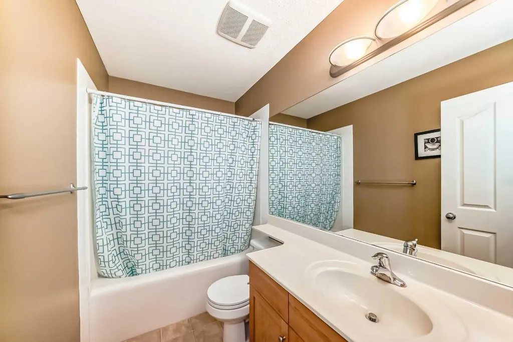 24 Evanscove Heights NW Calgary AB T3P 1G1
