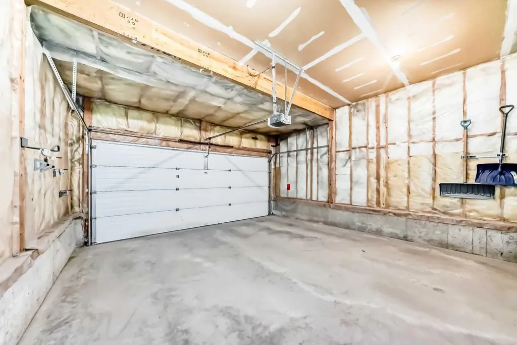 24 Evanscove Heights NW Calgary AB T3P 1G1