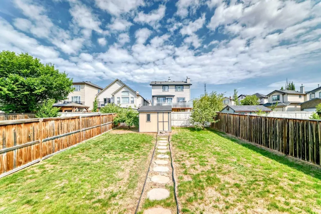 24 Evanscove Heights NW Calgary AB T3P 1G1