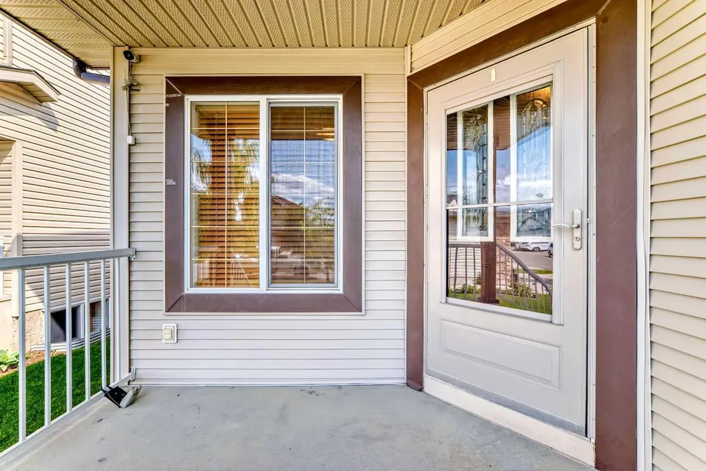 24 Evanscove Heights NW Calgary AB T3P 1G1