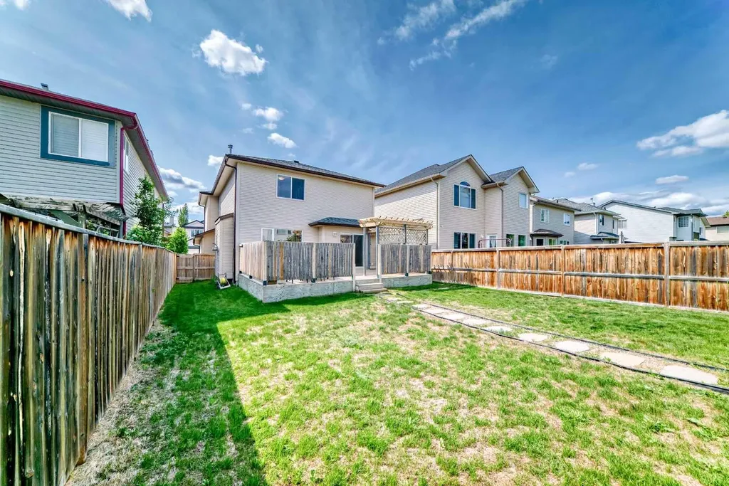 24 Evanscove Heights NW Calgary AB T3P 1G1