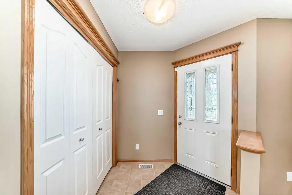 24 Evanscove Heights NW Calgary AB T3P 1G1