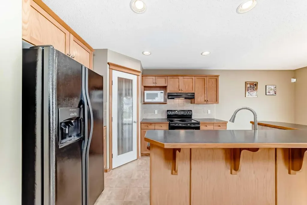 24 Evanscove Heights NW Calgary AB T3P 1G1
