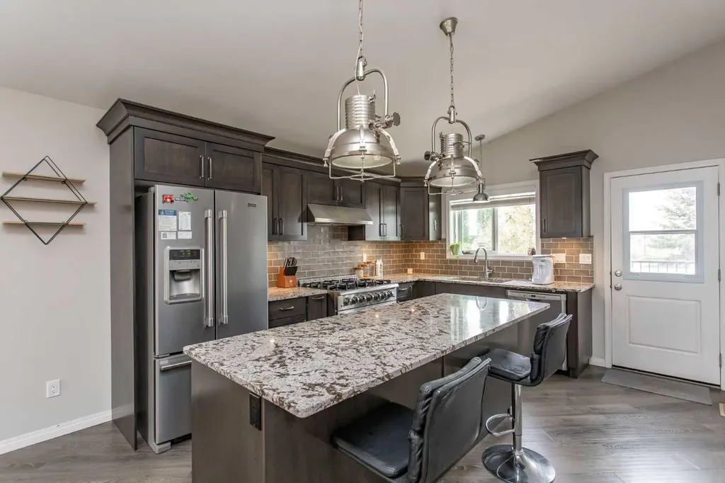 5 Henderson Close Penhold AB T0M 1R0