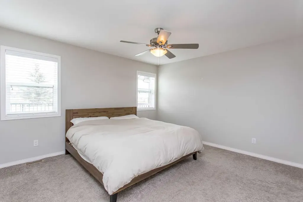 5 Henderson Close Penhold AB T0M 1R0