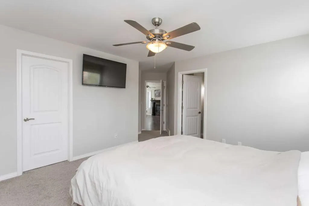 5 Henderson Close Penhold AB T0M 1R0