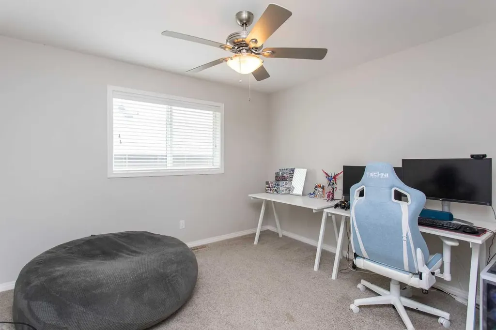 5 Henderson Close Penhold AB T0M 1R0