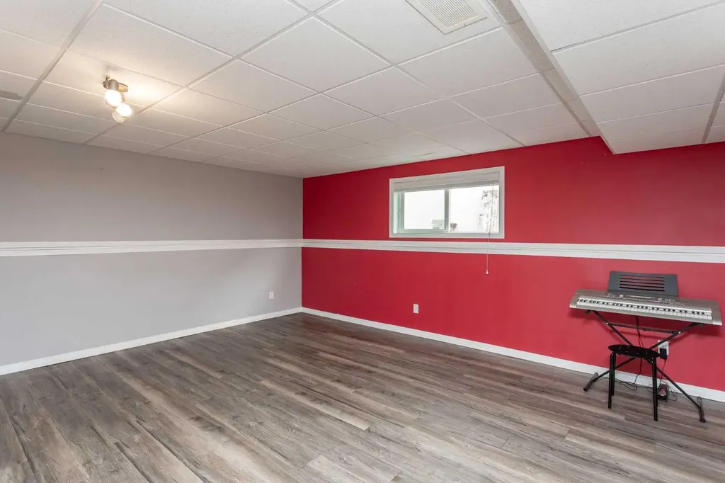 5 Henderson Close Penhold AB T0M 1R0
