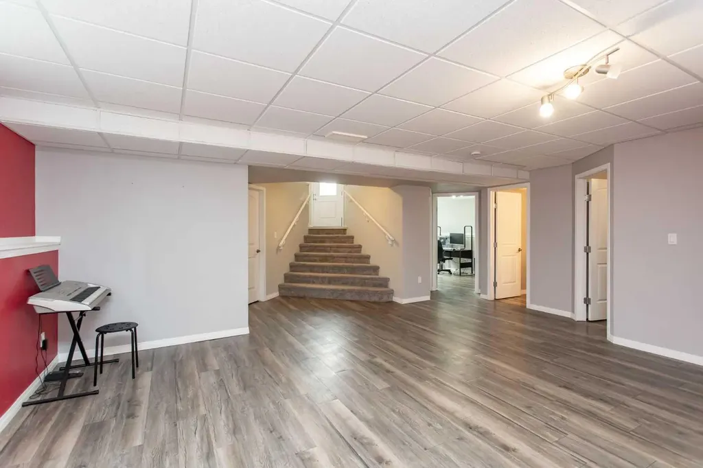 5 Henderson Close Penhold AB T0M 1R0