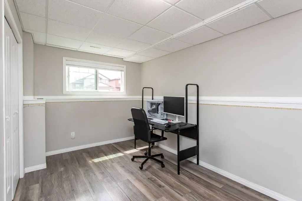 5 Henderson Close Penhold AB T0M 1R0