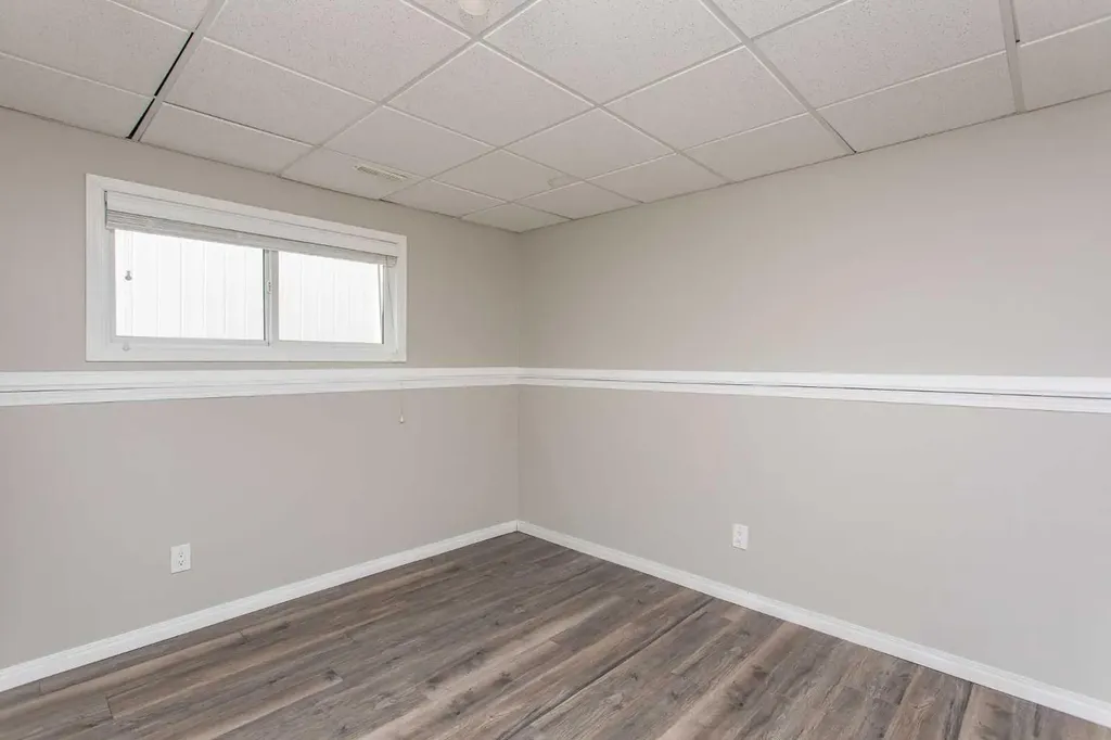 5 Henderson Close Penhold AB T0M 1R0