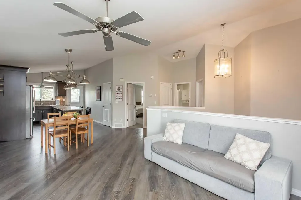 5 Henderson Close Penhold AB T0M 1R0