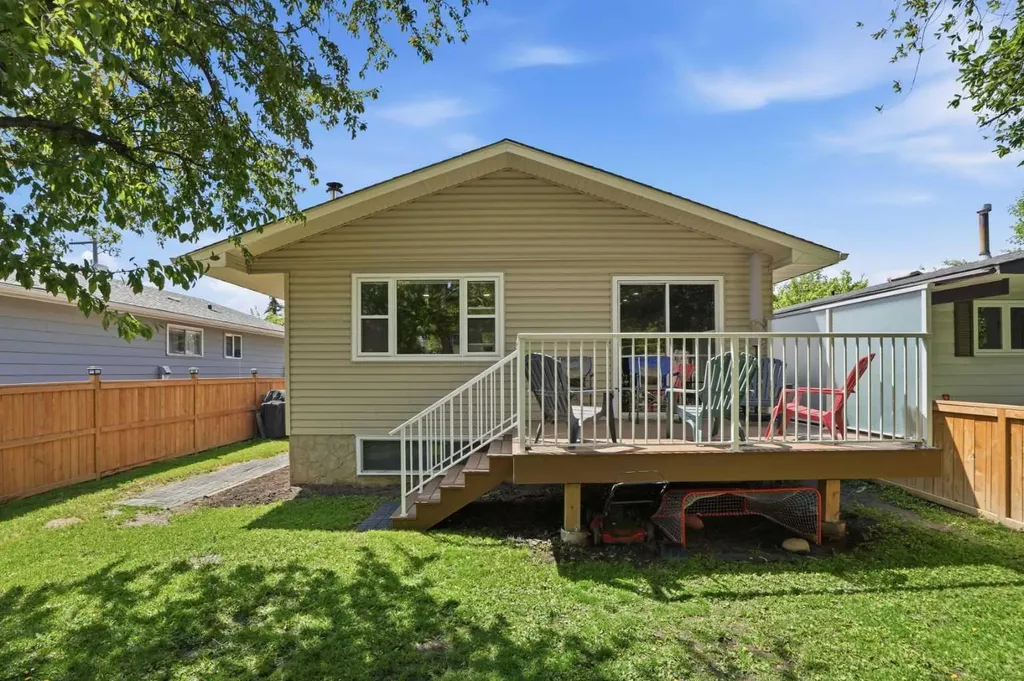3056 32a Street SE Calgary AB T2B0T3