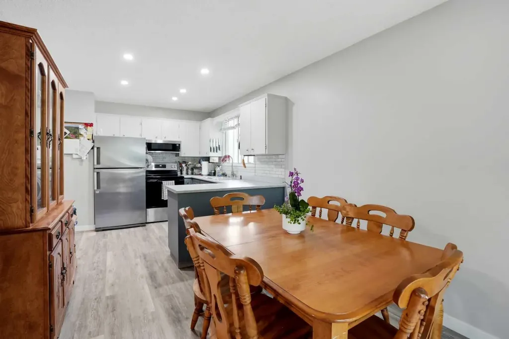3056 32a Street SE Calgary AB T2B0T3