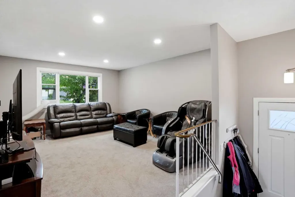 3056 32a Street SE Calgary AB T2B0T3