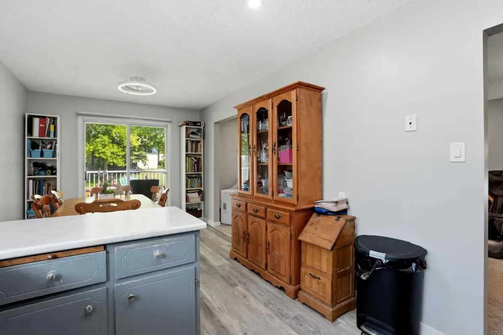 3056 32a Street SE Calgary AB T2B0T3