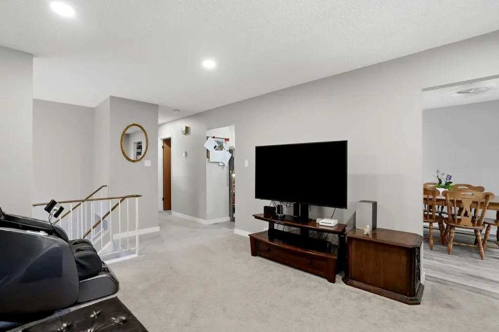 3056 32a Street SE Calgary AB T2B0T3