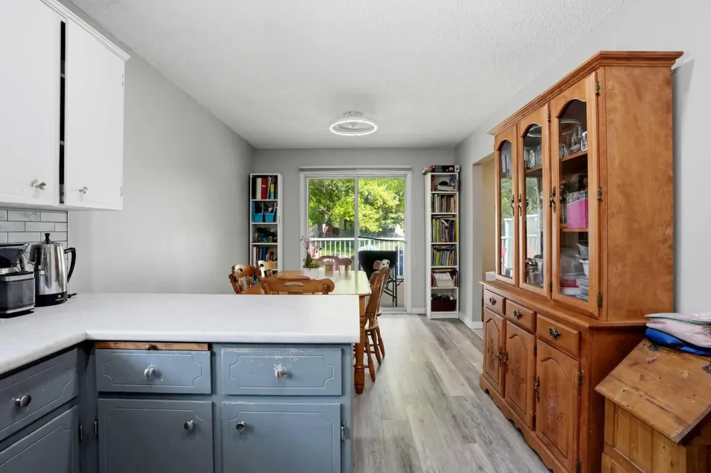 3056 32a Street SE Calgary AB T2B0T3