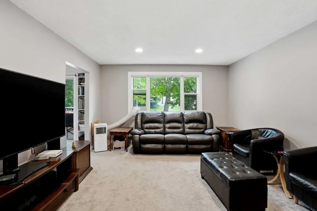 3056 32a Street SE Calgary AB T2B0T3