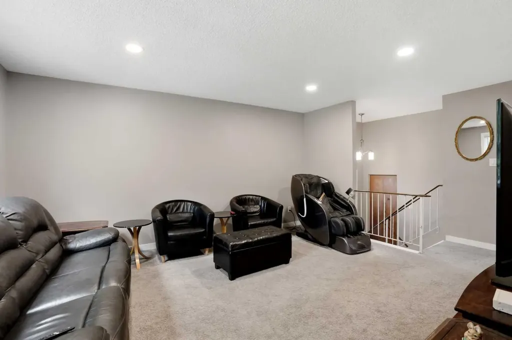 3056 32a Street SE Calgary AB T2B0T3