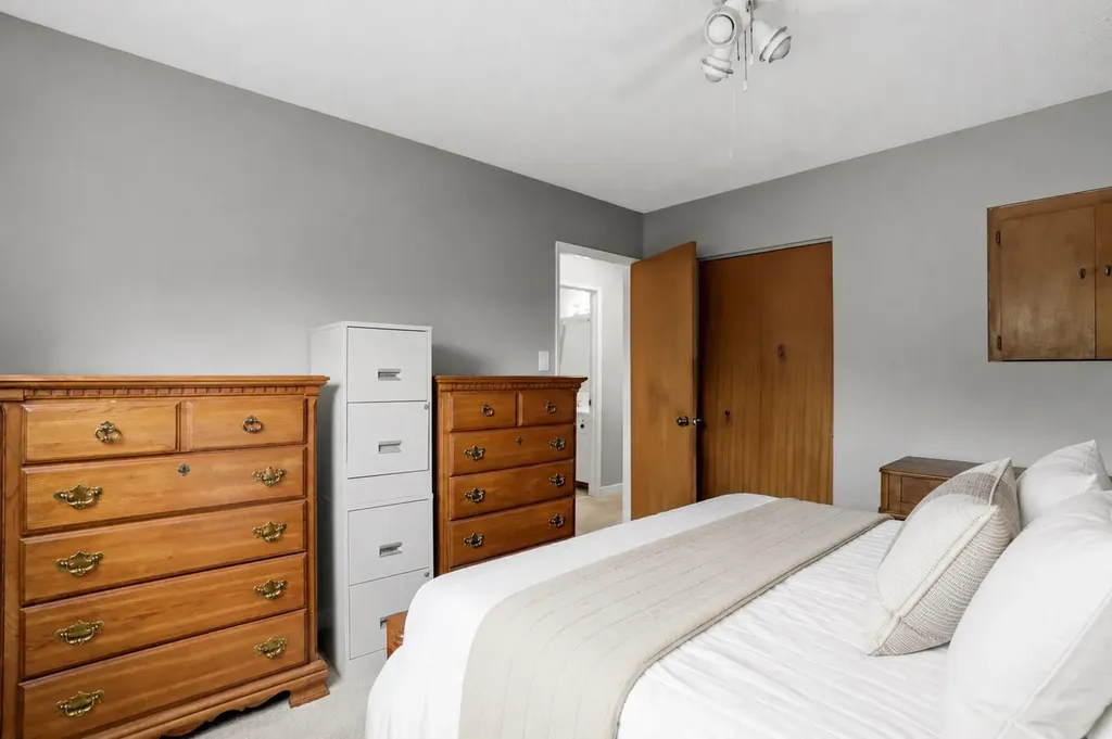 3056 32a Street SE Calgary AB T2B0T3
