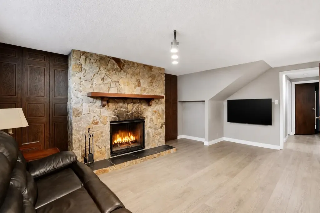 3056 32a Street SE Calgary AB T2B0T3