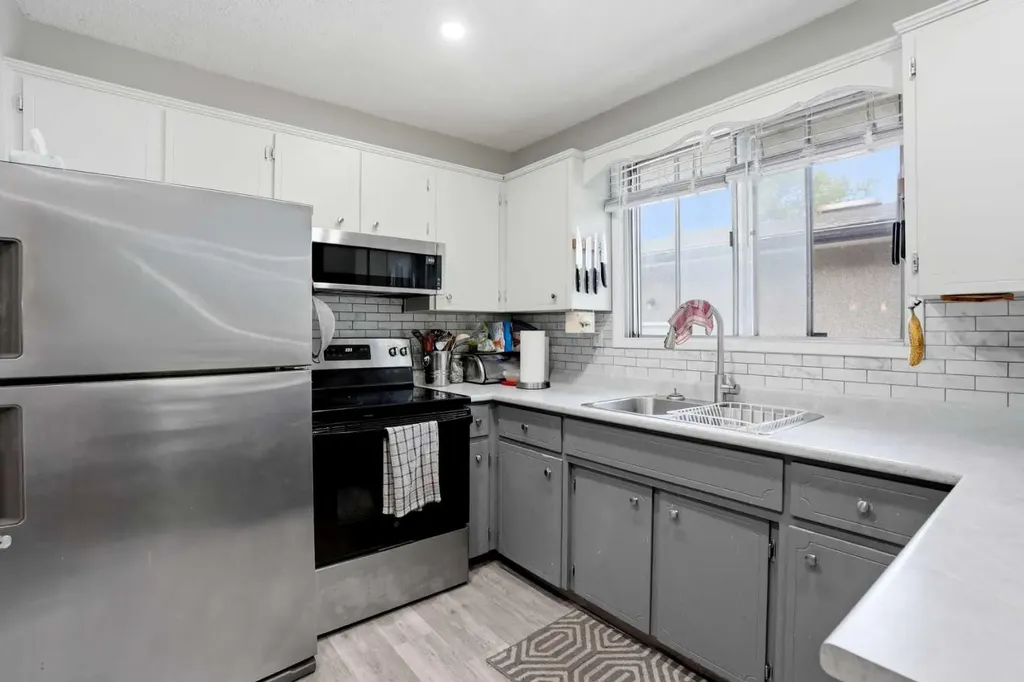3056 32a Street SE Calgary AB T2B0T3