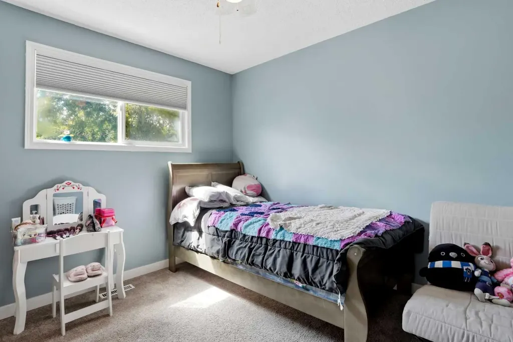 3056 32a Street SE Calgary AB T2B0T3