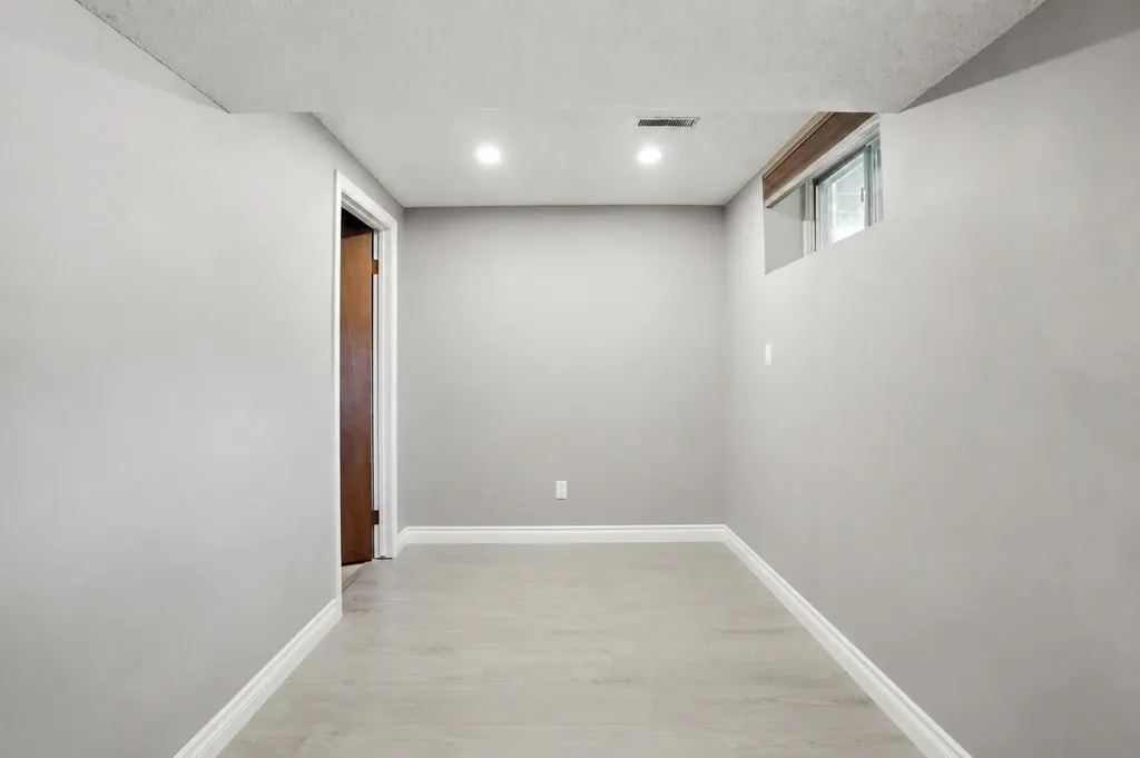 3056 32a Street SE Calgary AB T2B0T3