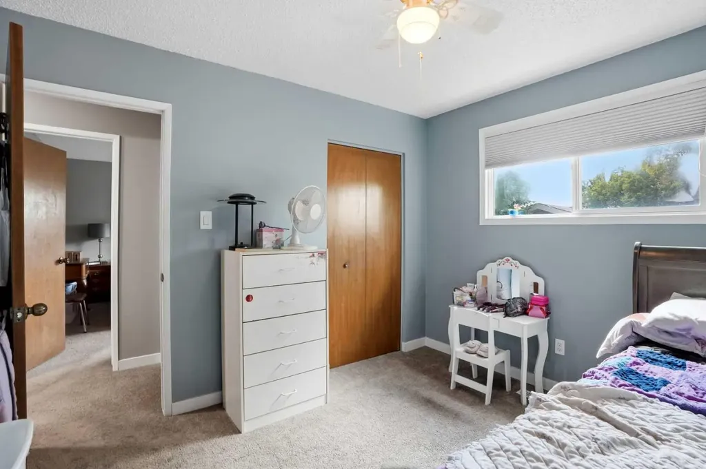 3056 32a Street SE Calgary AB T2B0T3