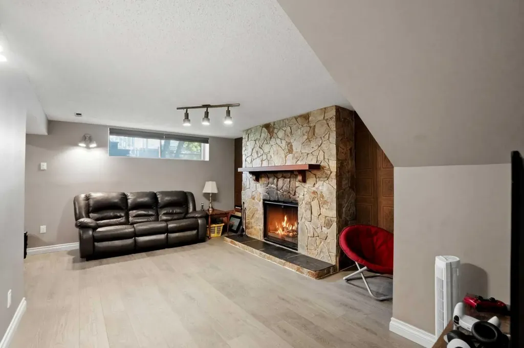 3056 32a Street SE Calgary AB T2B0T3