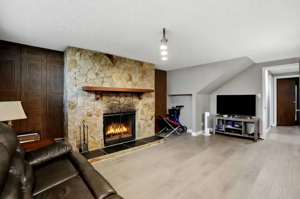 3056 32a Street SE Calgary AB T2B0T3