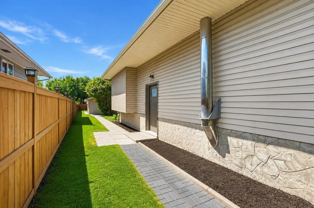 3056 32a Street SE Calgary AB T2B0T3