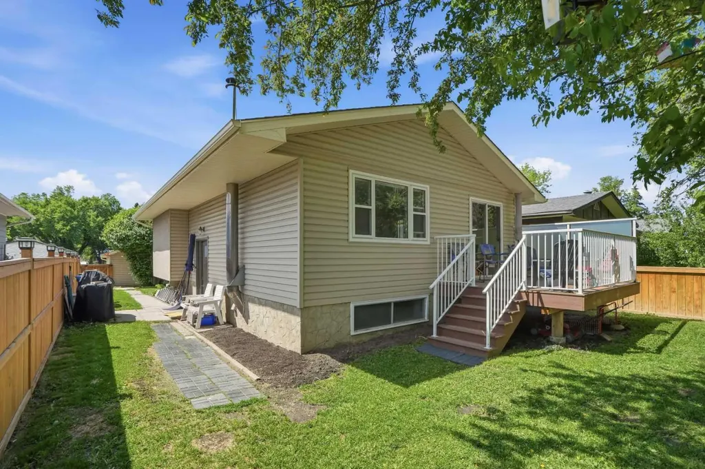 3056 32a Street SE Calgary AB T2B0T3
