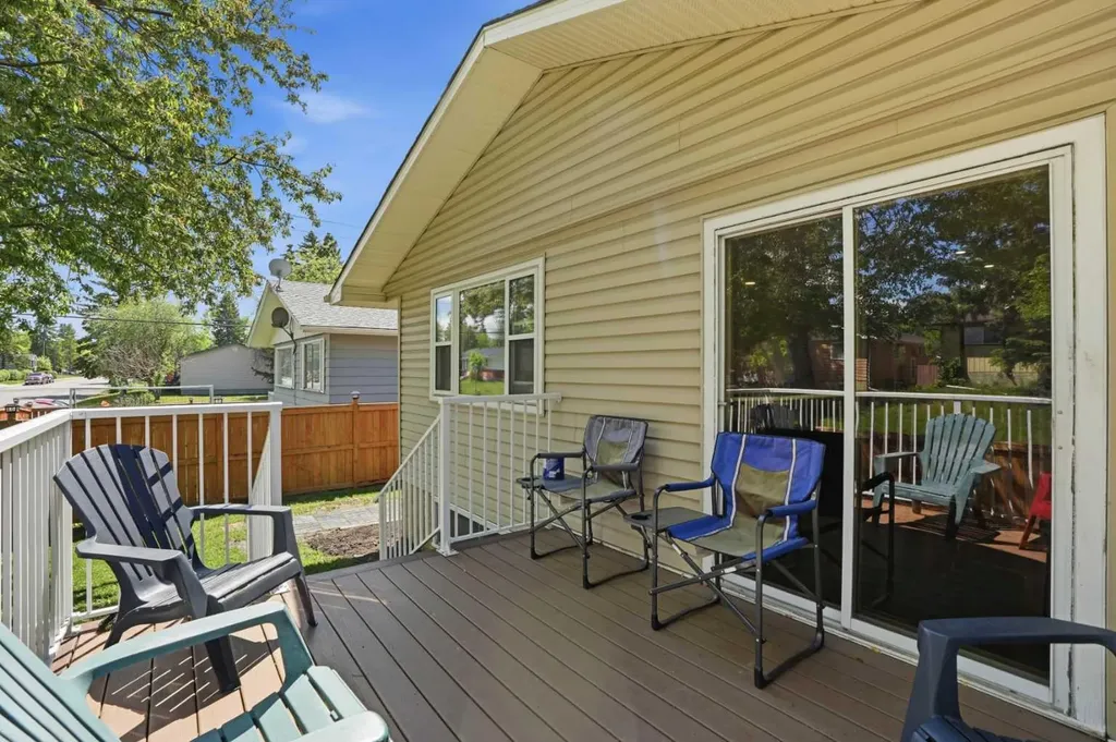 3056 32a Street SE Calgary AB T2B0T3